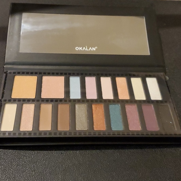 Makeup - Picture 2 of 2